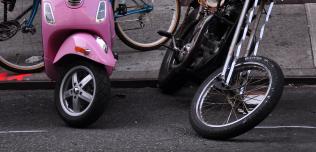 Motocykle i skutery na różowo
