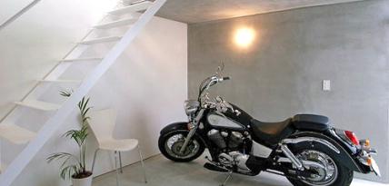 garaż motocyklowy